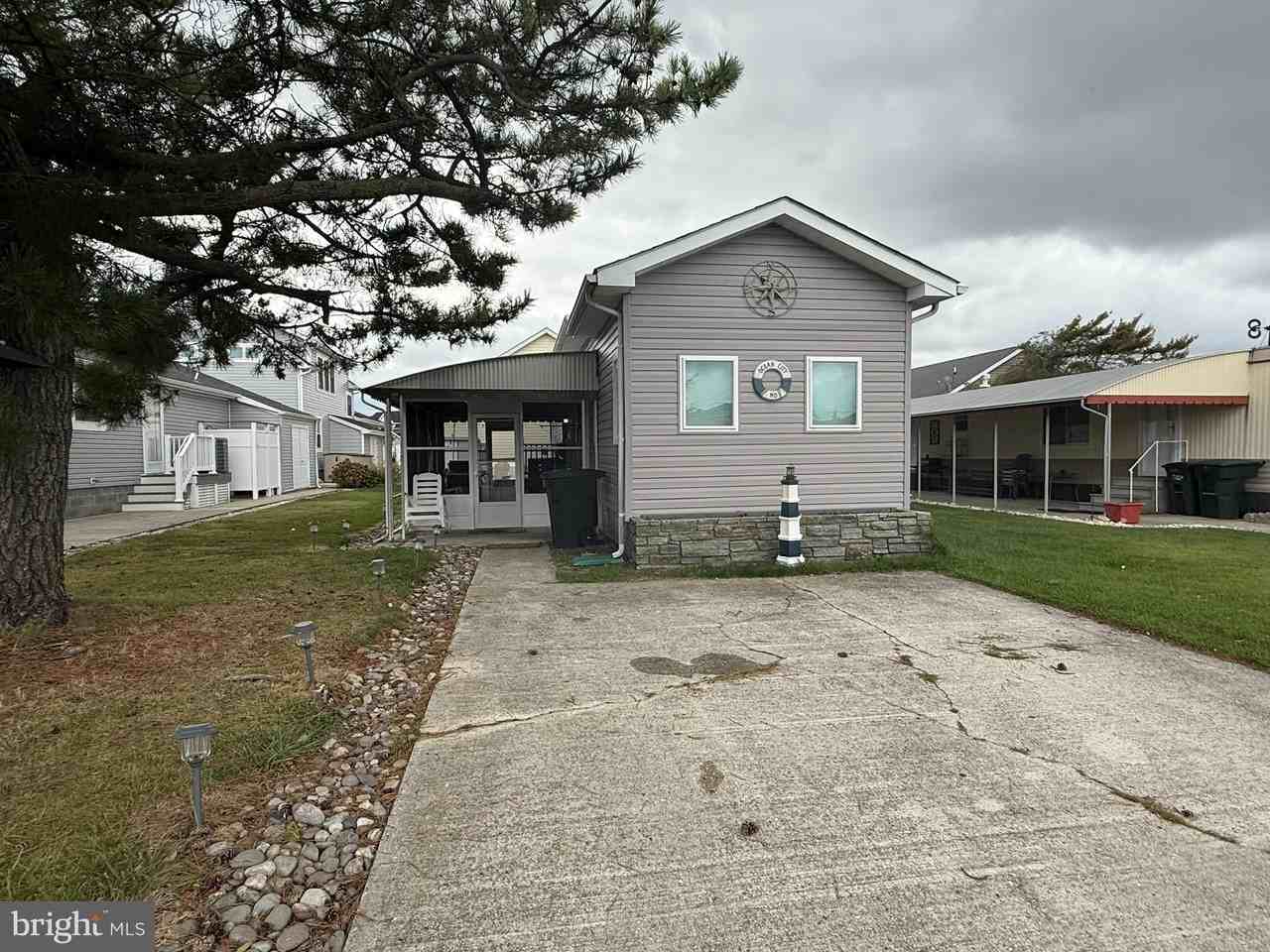 117 Clam Shell Rd - Photo 2 of 14