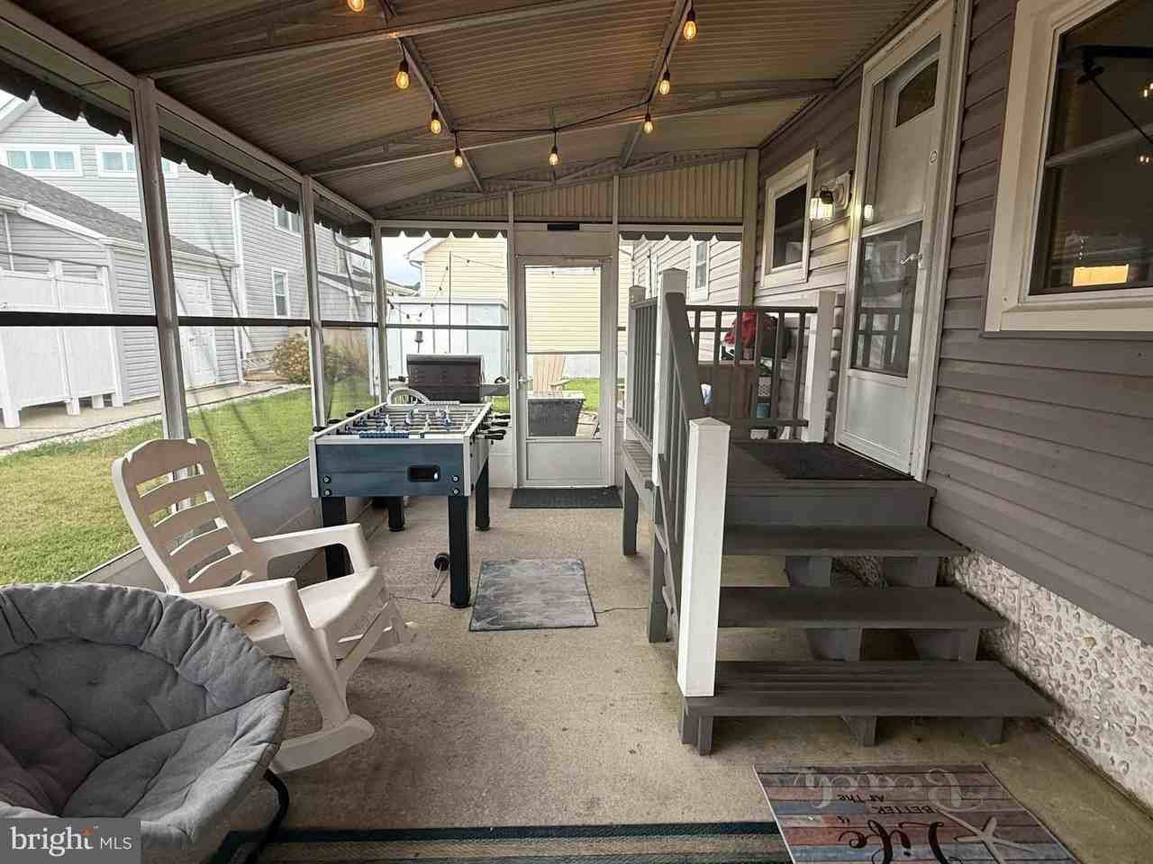 117 Clam Shell Rd - Photo 4 of 14