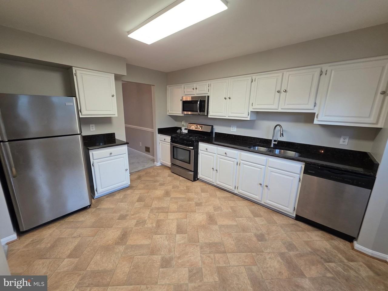 4281 Sleepy Lake Dr - Photo 2 of 35