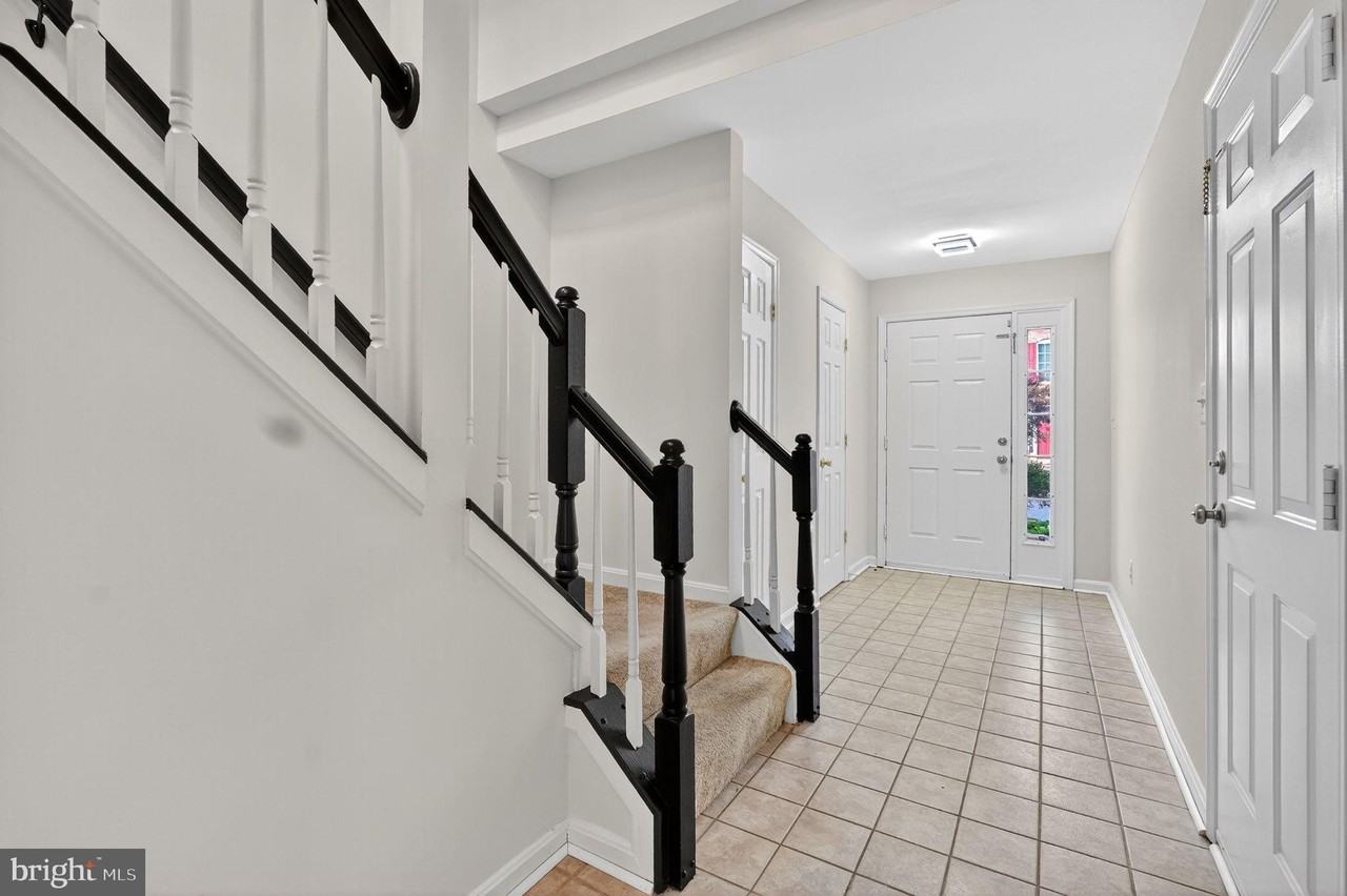 21748 Kings Crossing Ter - Photo 2 of 30