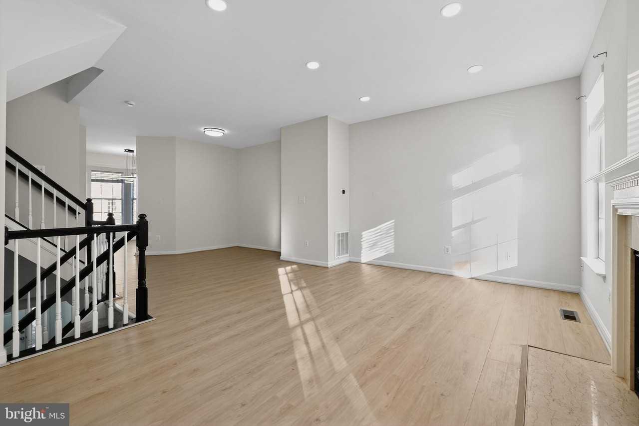 21748 Kings Crossing Ter - Photo 5 of 30