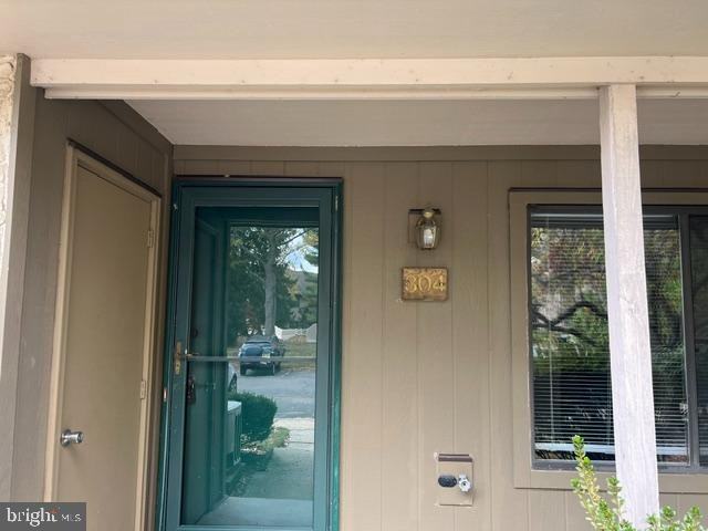 304 Hampshire Drive - Photo 2 of 39