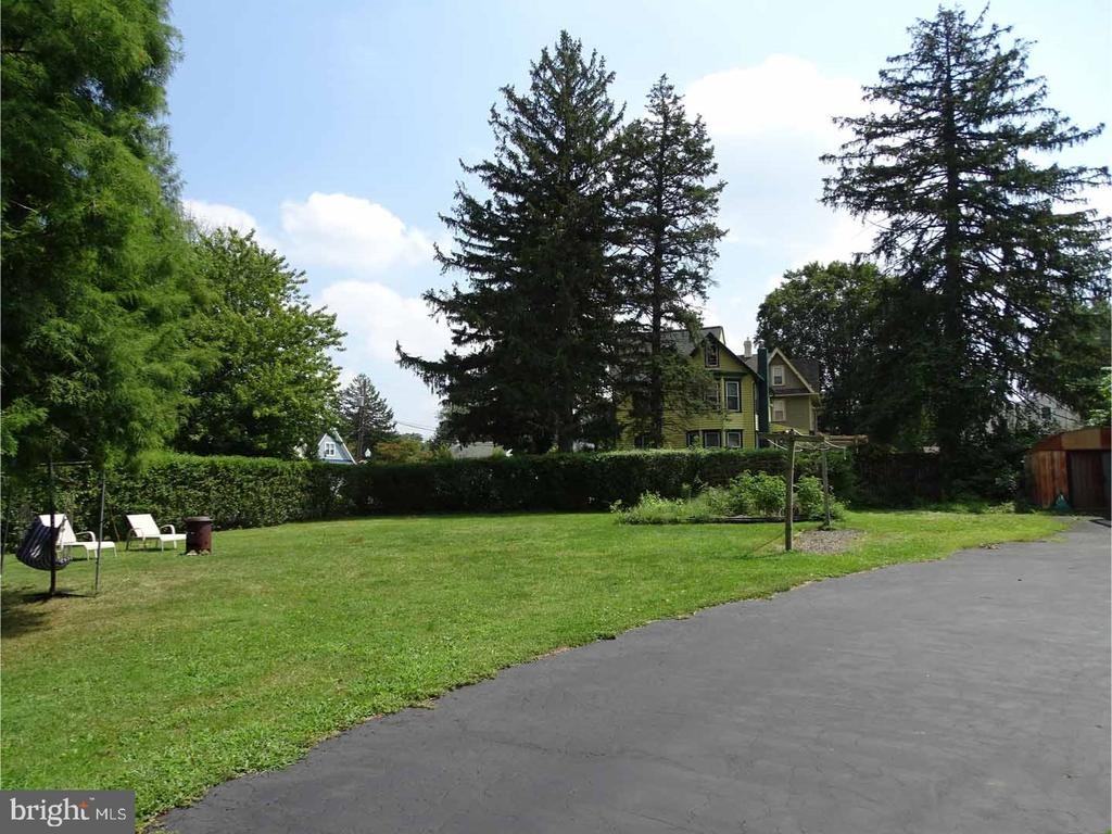 1153 Greeley Ave - Photo 4 of 37