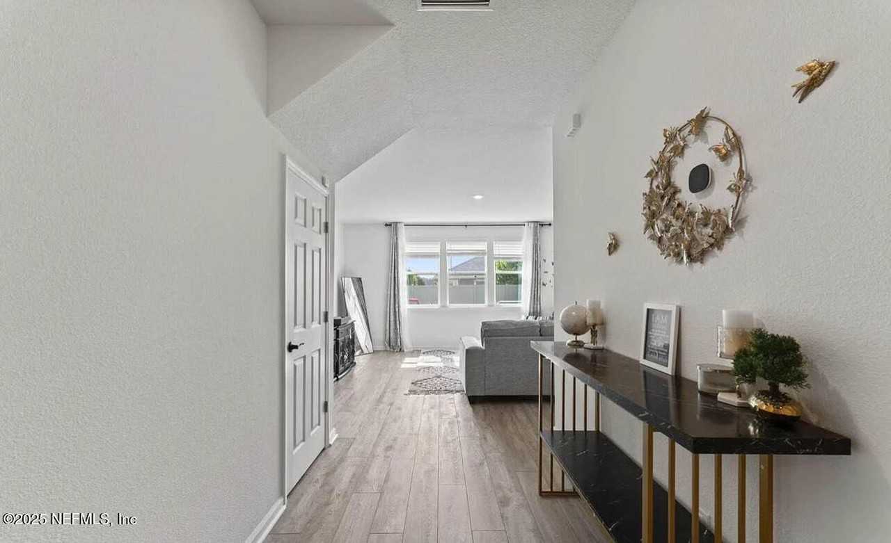 8101 Guild Way - Photo 4 of 28