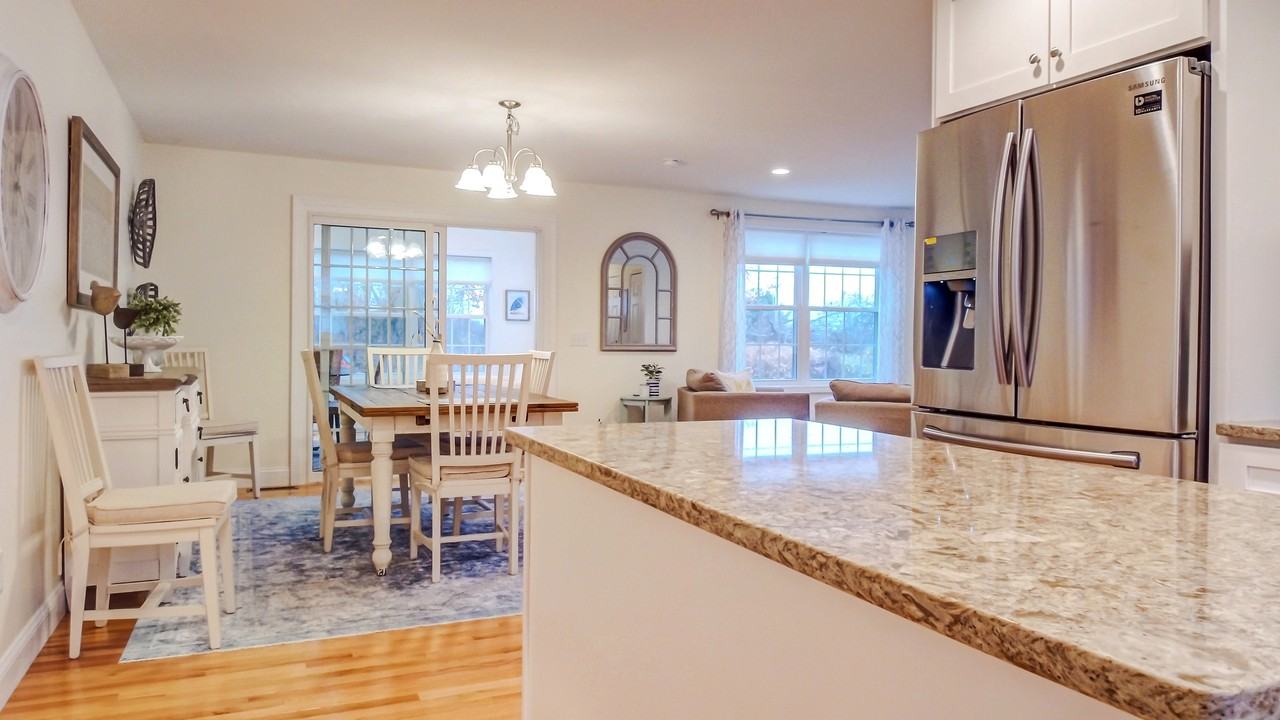 12 Connor Drive - Photo 4 of 10