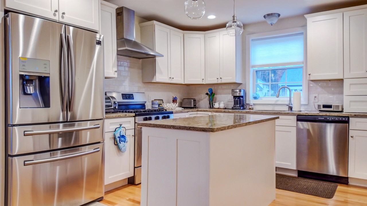 12 Connor Drive - Photo 3 of 10