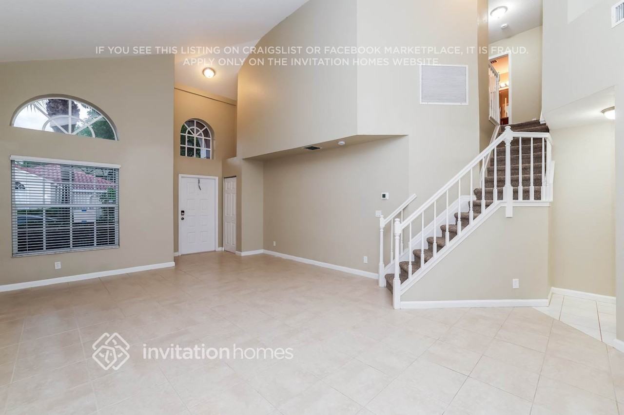 10254 Serene Meadow Dr N - Photo 5 of 18