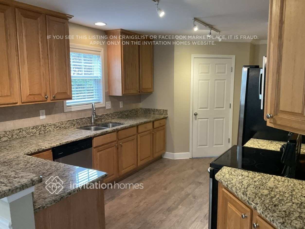 26 Fenway Court - Photo 3 of 10