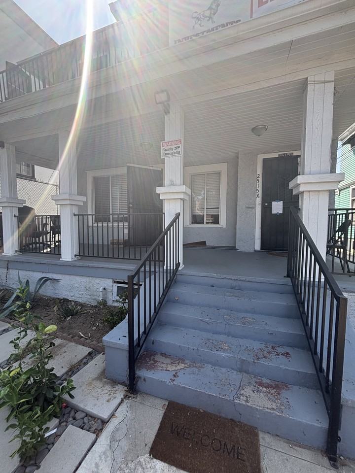 2515 South Catalina Street #1 - Photo 2 of 13