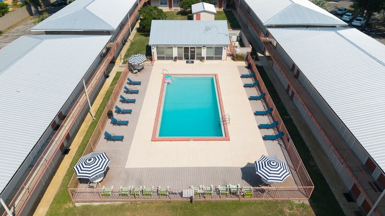 Villa Cristina Apartments & Townhomes – Student Living on the FSU Bus Route - Photo 2 of 50