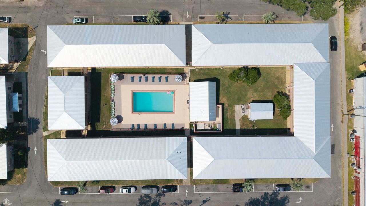 Villa Cristina Apartments & Townhomes – Student Living on the FSU Bus Route - Photo 3 of 50