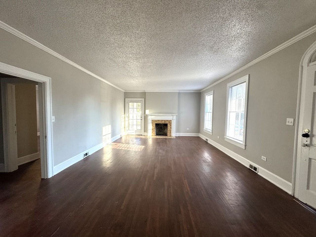 1020 Cherry Hills Ct - Photo 4 of 35