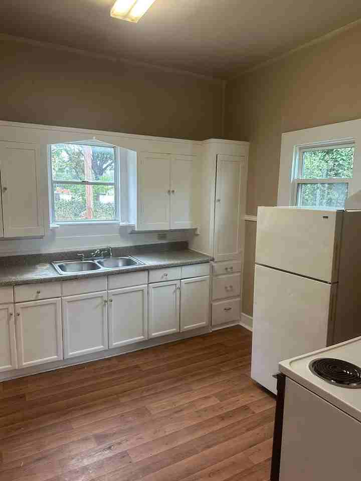 718 Rusk St - Photo 4 of 8