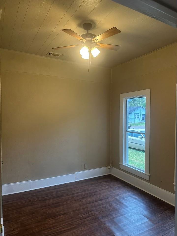 718 Rusk St - Photo 6 of 8