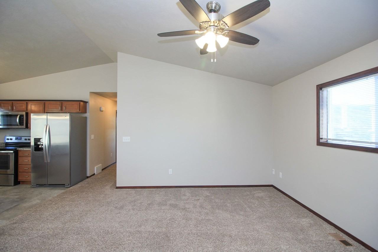 110 Tanner Ct - Photo 7 of 36