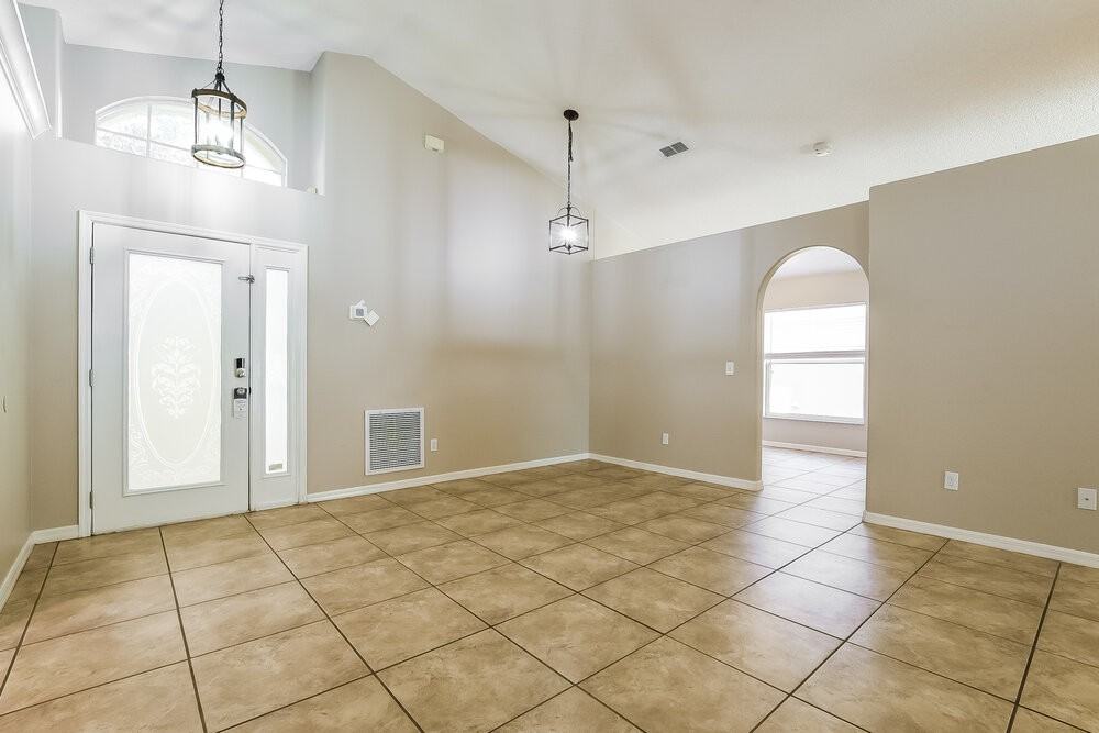 3246 Bellingham Dr - Photo 3 of 16