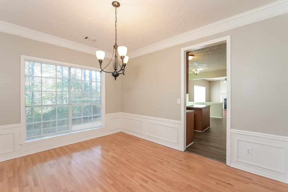 700 Ashton Ln - Photo 5 of 17