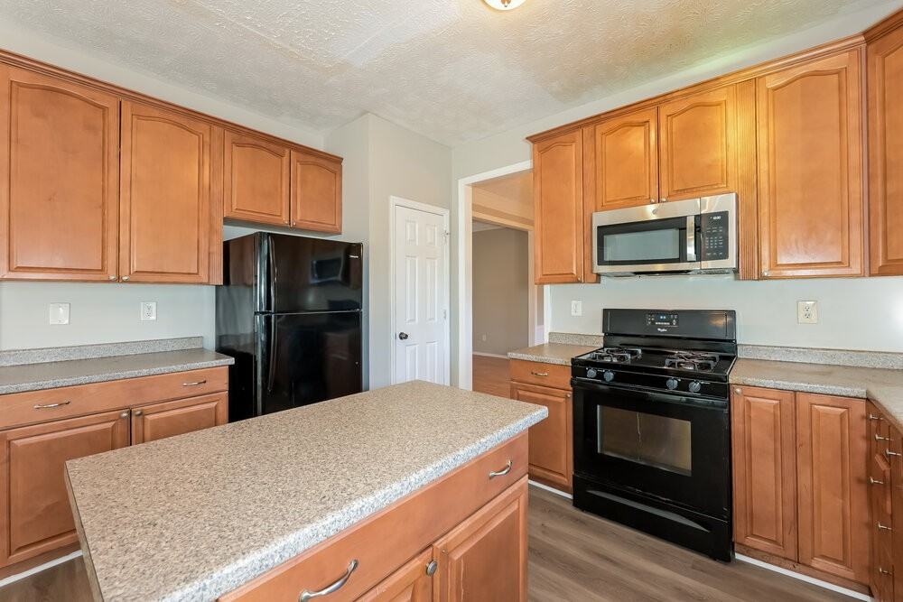 700 Ashton Ln - Photo 7 of 17