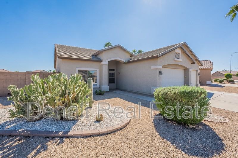 2033 N 110th Ave - Photo 2 of 39