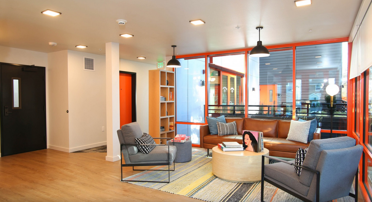 Southpaw - Photo 2 of 7