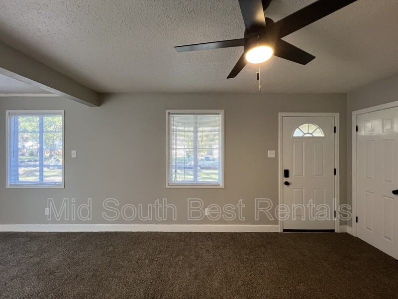 1581 Rebecca St - Photo 2 of 10