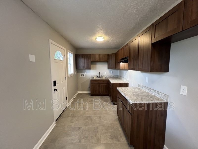 2194 Labelle St - Photo 3 of 11