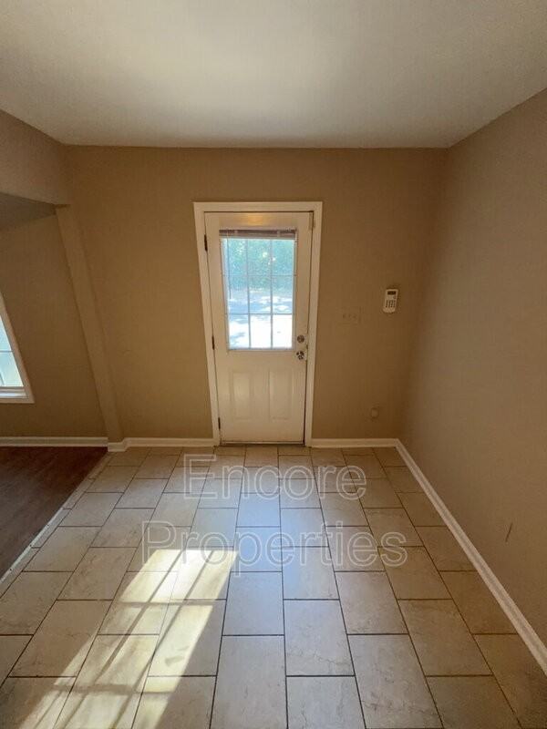 2004 Hart St #A - Photo 5 of 12