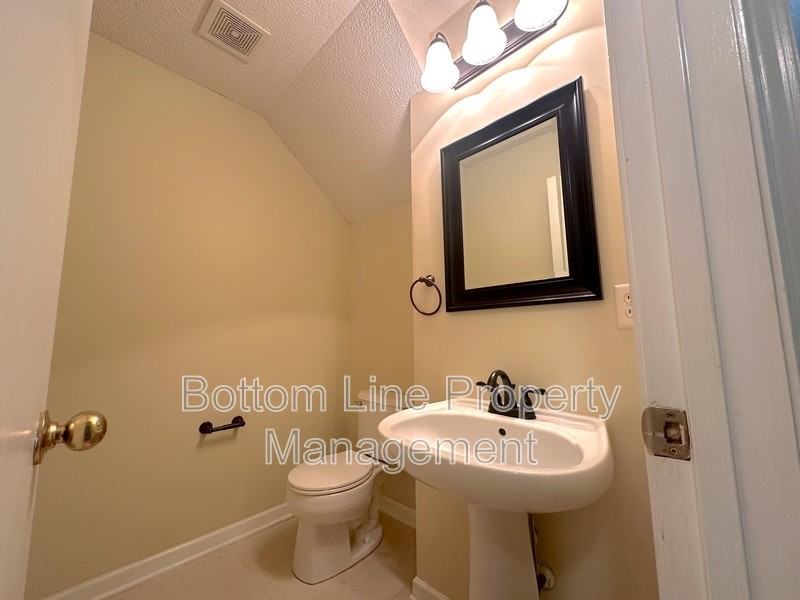 131 Camforth Dr - Photo 4 of 28