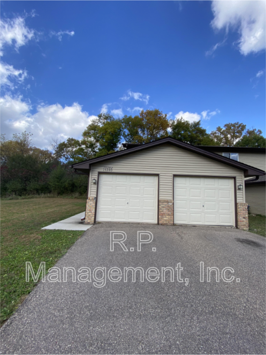 15280 Lesley Ln - Photo 2 of 13