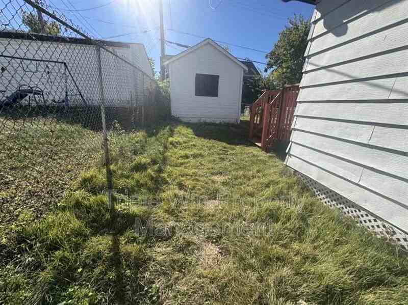 3704 Taft Ave - Photo 6 of 40