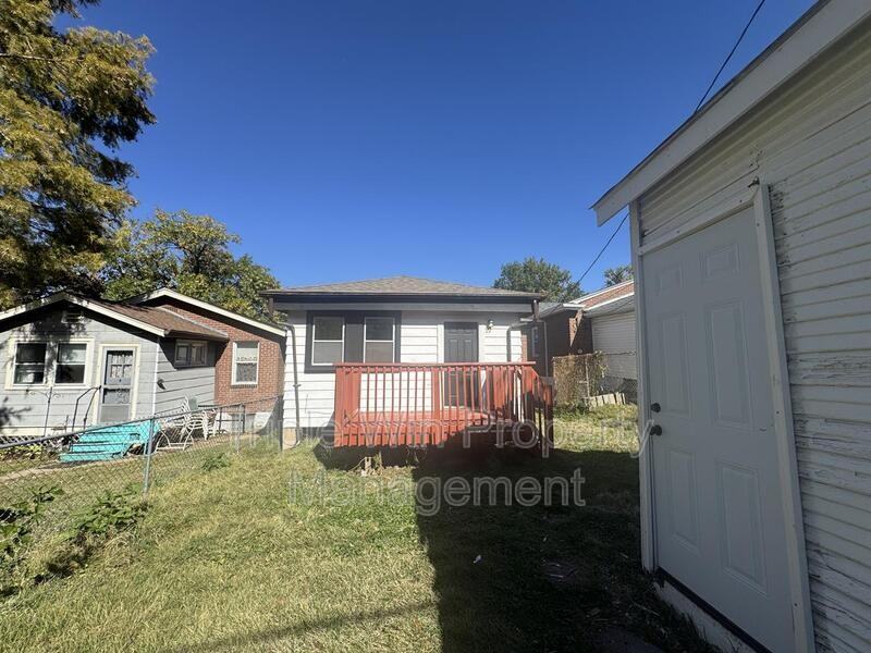 3704 Taft Ave - Photo 7 of 40