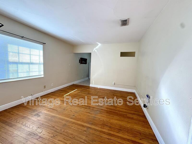 2168 2168 #2-8thAVEN - Photo 2 of 10