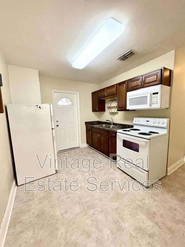 2168 2168 #2-8thAVEN - Photo 3 of 10