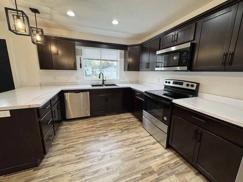 445 S Baird St - Photo 3 of 30