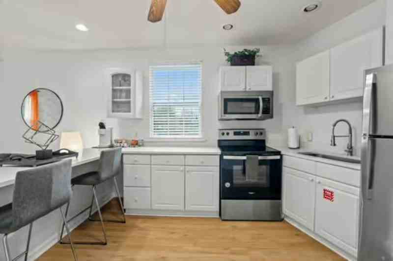 214 San Marco Ave #B - Photo 3 of 29