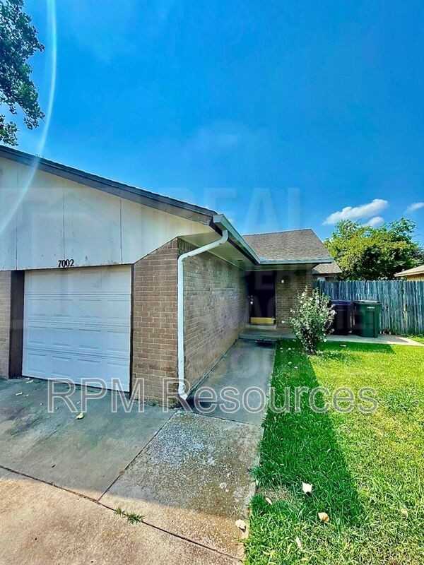7002 Woodlake Dr - Photo 3 of 19