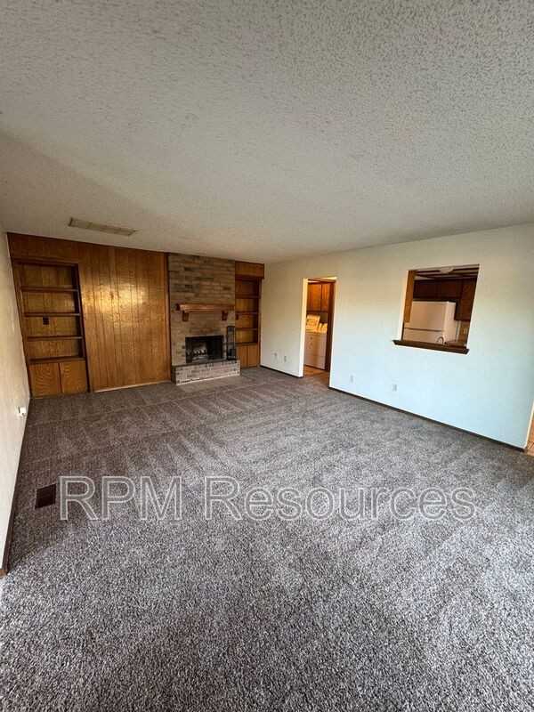 7002 Woodlake Dr - Photo 4 of 19