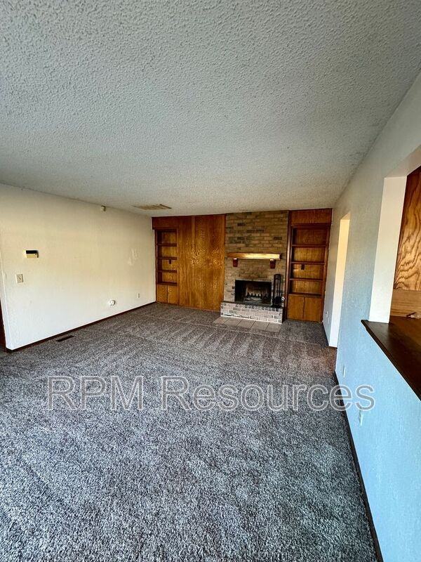 7002 Woodlake Dr - Photo 5 of 19