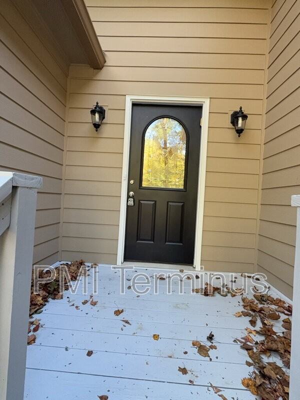 4756 Forest Glen Court Northeast - Photo 2 of 38