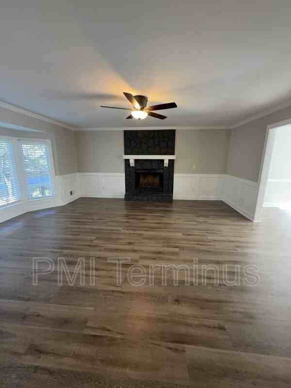 4756 Forest Glen Court Northeast - Photo 3 of 38