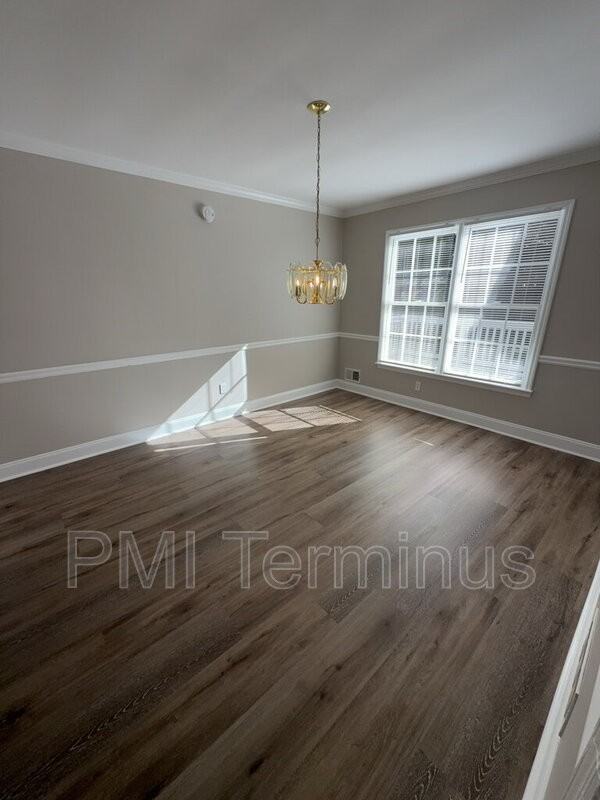 4756 Forest Glen Court Northeast - Photo 4 of 38