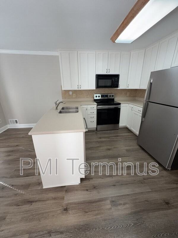 4756 Forest Glen Court Northeast - Photo 6 of 38