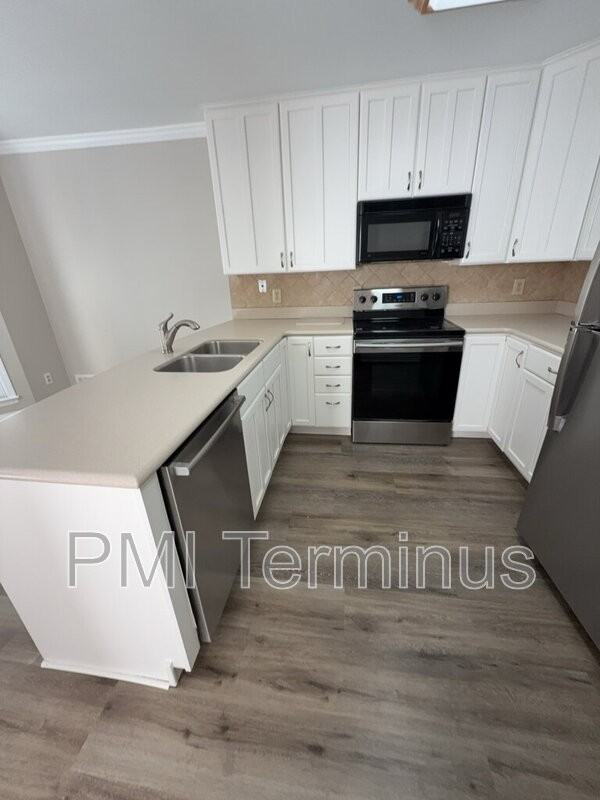 4756 Forest Glen Court Northeast - Photo 7 of 38