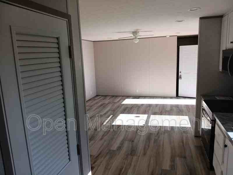 16 English Village Park - Photo 7 of 9