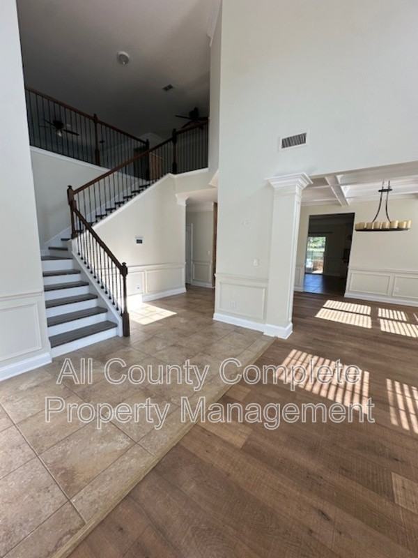 738 W Kings College Dr - Photo 3 of 29