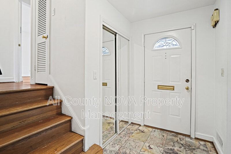5747 27th St Nw - Photo 3 of 42