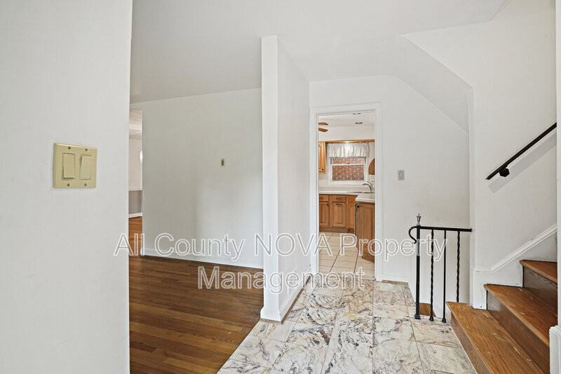 5747 27th St Nw - Photo 4 of 42