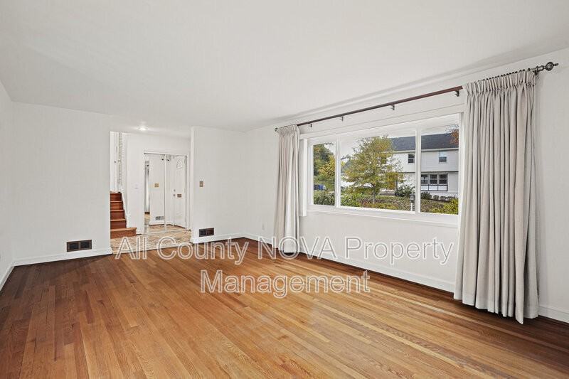 5747 27th St Nw - Photo 6 of 42