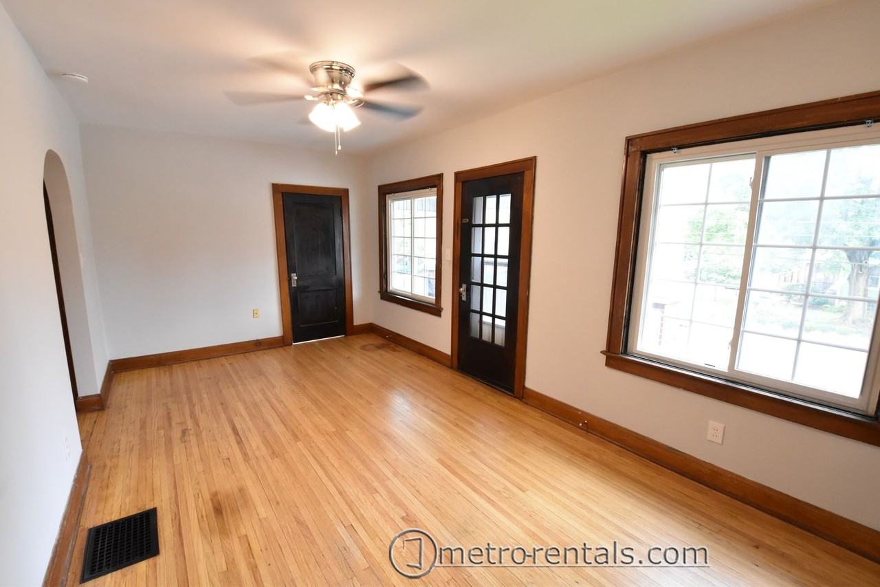 2832 Indianola Ave - Photo 4 of 30