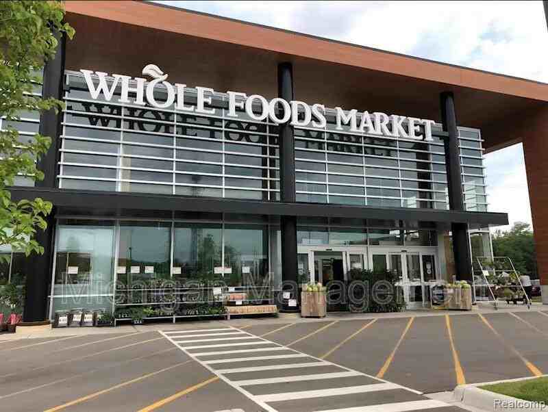 2721 E Maple Rd - Photo 2 of 29